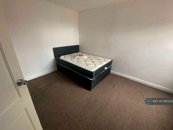 3 Bedroom Flat To Rent In Erdington, Birmingham, B23