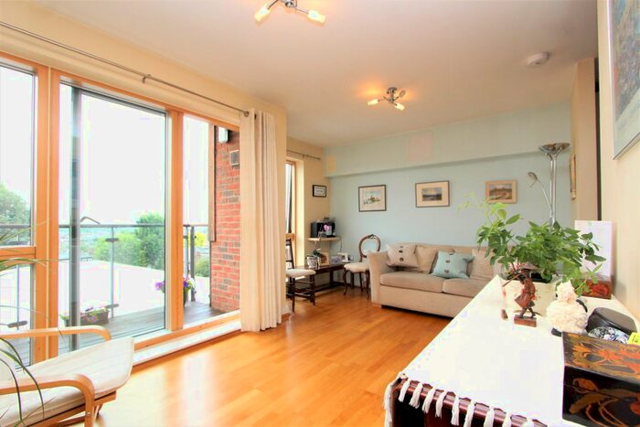 1 Bedroom Flat To Rent In Dickenson Road, Crouch End, N8