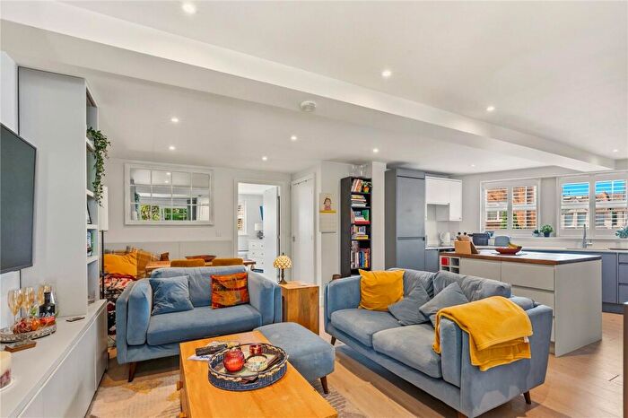 2 Bedroom Apartment To Rent In Brookfield Mews, London, SW13