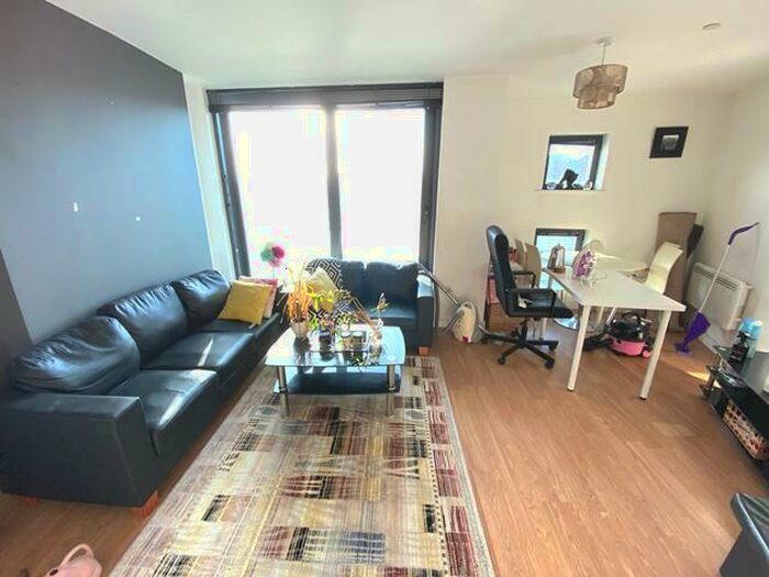 2 Bedroom Apartment To Rent In Skyline, Leeds, LS9