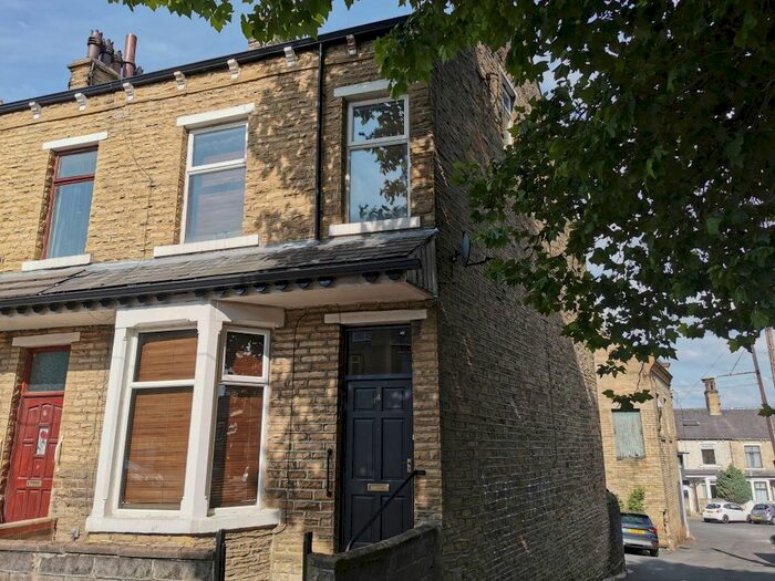 Houses for sale & to rent in BD8 7ER, Manningham Lane, Manningham Bradford