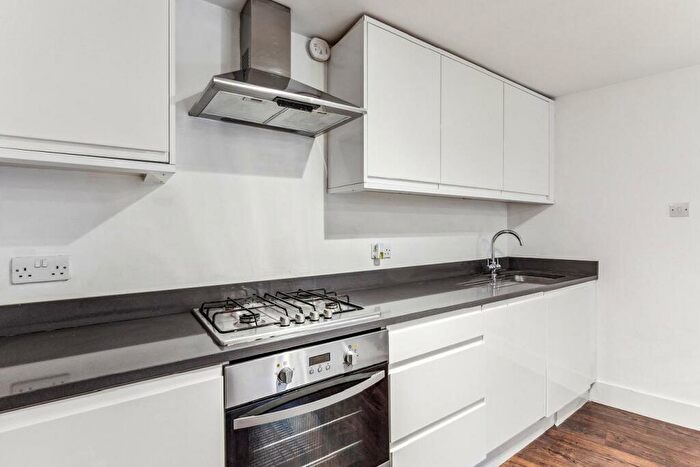 2 Bedroom Flat For Sale In Falcon Road, Battersea, SW11