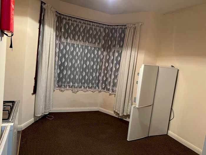 1 Bedroom Flat To Rent In Elgin Road, Ilford IG3