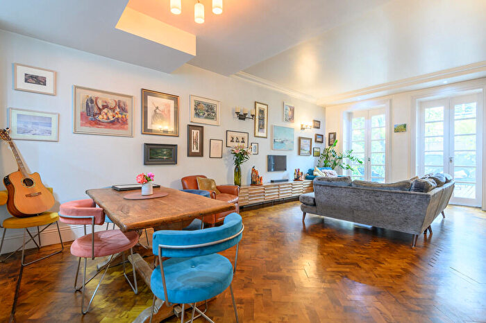 5 Bedroom Town House For Sale In St Paul's Street, LS1