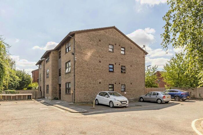 Studio To Rent In Spencer Mews, London, W6