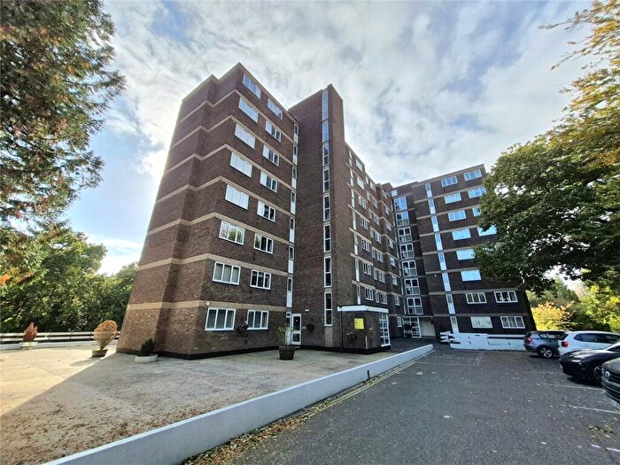 2 Bedroom Apartment For Sale In Branksome Wood Road, Bournemouth, Dorset, BH4