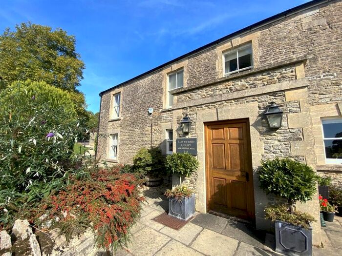 2 Bedroom Flat For Sale In Holbrook, Wincanton, BA9