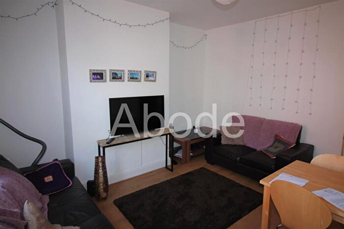 2 Bedroom House To Rent In Autumn Grove, Hyde Park, Leeds, LS6