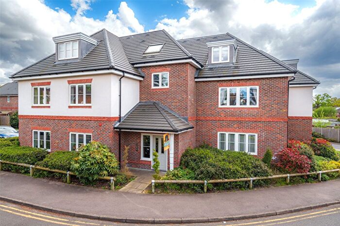 2 Bedroom Flat For Sale In Kingfisher Place, Bracknell, Berkshire, RG42