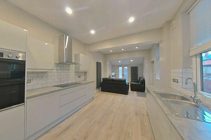 6 Bedroom House Of Multiple Occupation To Rent In Derby Road, Loughborough, LE11