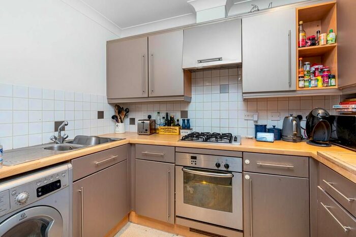2 Bedroom Flat To Rent In Mitcham Road, London SW17