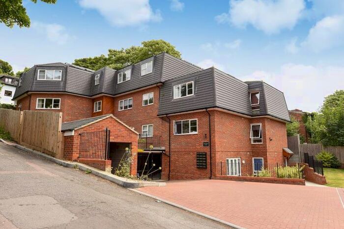 2 Bedroom Flat To Rent In Hospital Hill, Chesham, HP5