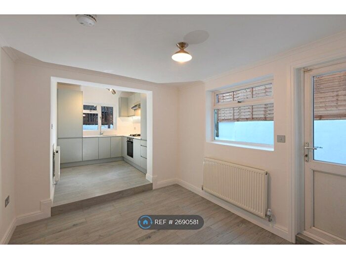 2 Bedroom Flat To Rent In Messina Avenue, London, NW6