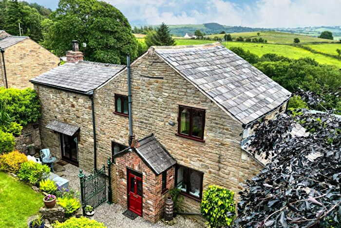 2 Bedroom Barn Conversion For Sale In Uplands Barn, Werneth Low, SK14