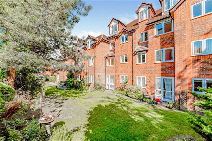 1 Bedroom Flat To Rent In Meadsview Court, Farnborough, GU14