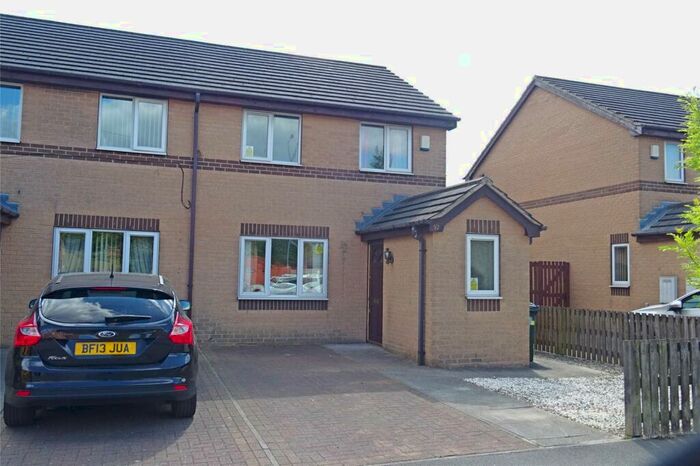3 Bedroom Semi-Detached House To Rent In Burnham Avenue, Bradford, West Yorkshire, BD4