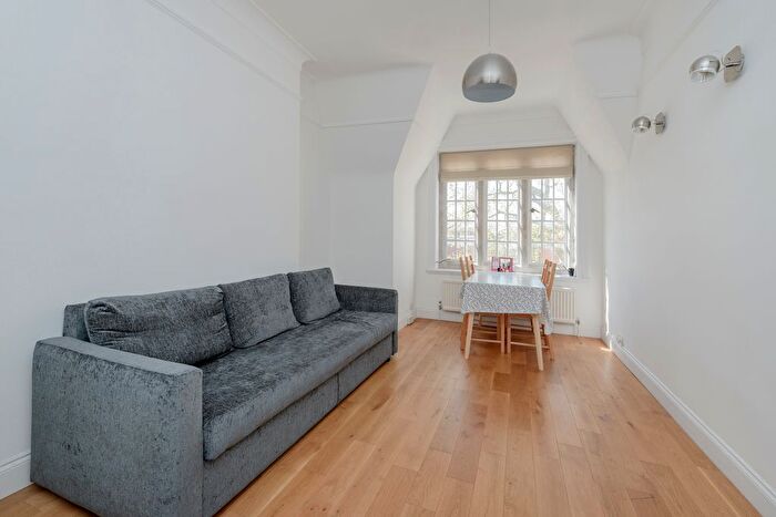 2 Bedroom Flat To Rent In Hornton Street, Kensington, London, W8