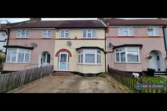 3 Bedroom Terraced House To Rent In Manchester Drive, Leigh-On-Sea, SS9