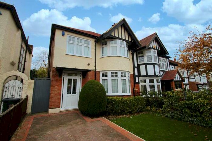 3 Bedroom Semi-Detached House To Rent In Bressey Grove, London, E18