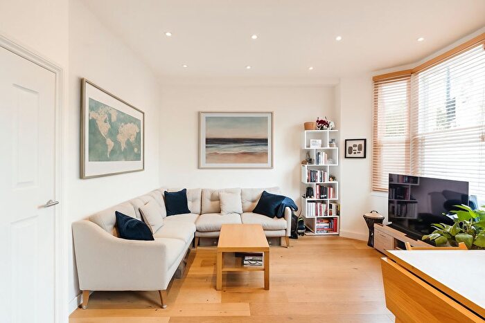 2 Bedroom Flat For Sale In St Peters Street, Angel, N1 - Photo 2