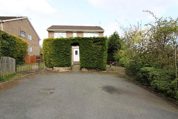 3 Bedroom Detached House To Rent In Dorian Close, Bradford, BD10