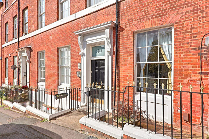 3 Bedroom Apartment For Sale In Hanover Square, Leeds, LS3