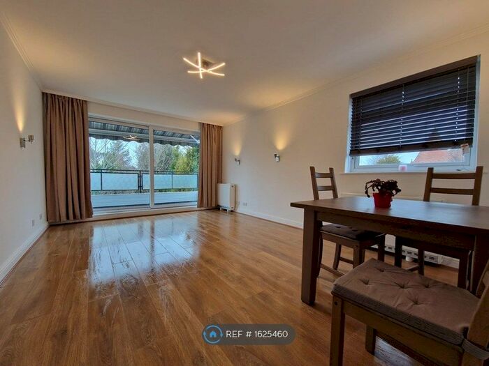 2 Bedroom Flat To Rent In Dukes Court, Bournemouth, BH1