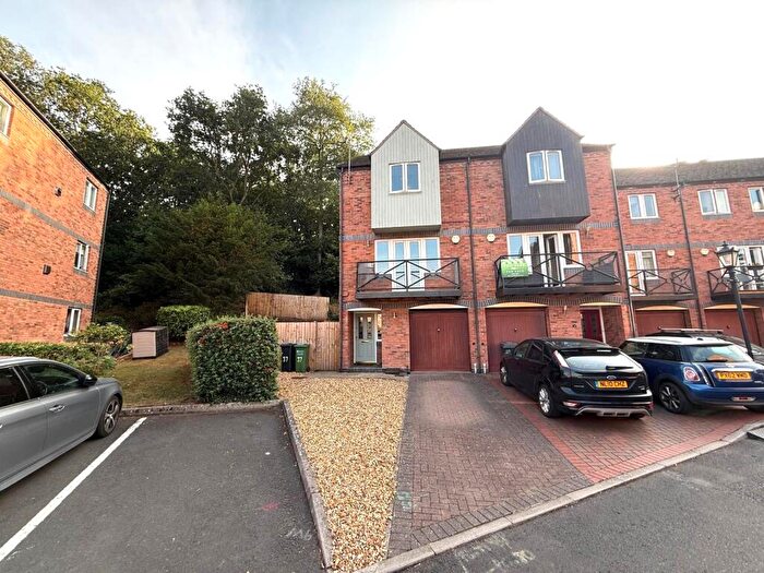 4 Bedroom Town House To Rent In Round Hill Wharf, Kidderminster, DY11