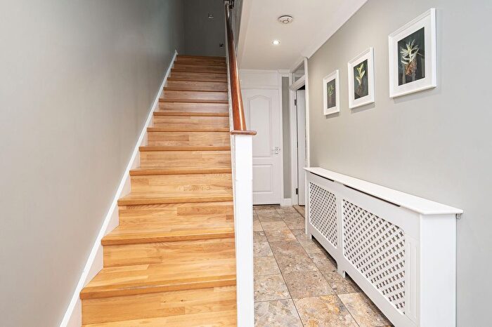 3 Bedroom Flat For Sale In Gwilym Maries House, Canrobert Street, Bethnal Green, London, E2
