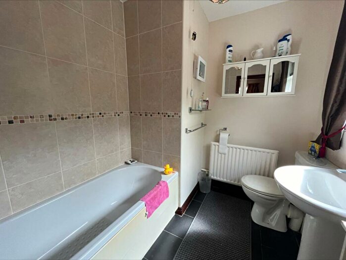 2 Bedroom Detached Bungalow For Sale In Dove Close, Louth, LN11