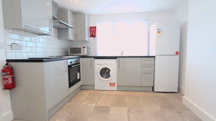 1 Bedroom Flat To Rent In Hedge Lane, London, N13