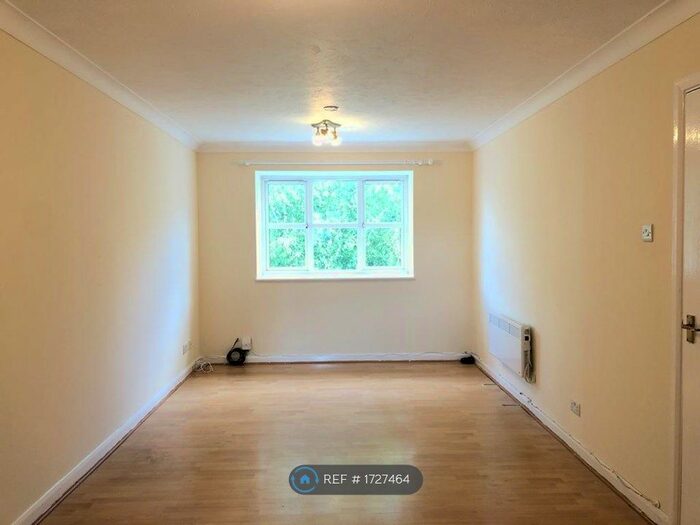 2 Bedroom Flat To Rent In The Ridings, Luton, LU3