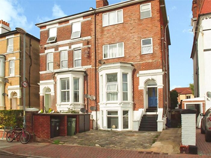 Flat To Rent In Salisbury Road, Southsea, Hampshire, PO4