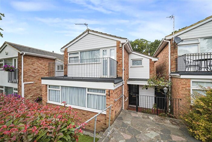 3 Bedroom Link Detached House For Sale In West Woodside, Bexley, DA5