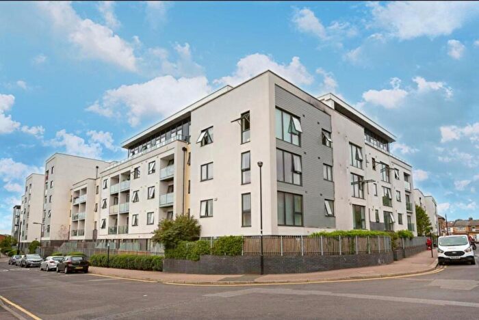 1 Bedroom Flat To Rent In Hillyfield, London, E17