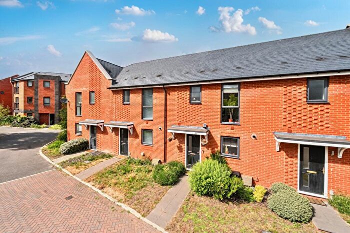 3 Bedroom Terraced House For Sale In Nightingale Way, Reading, RG30