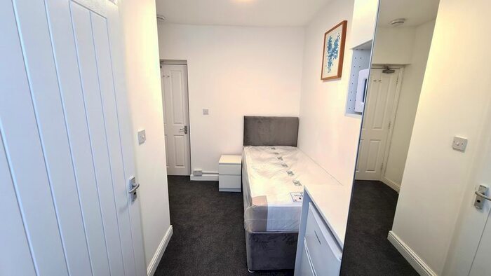 Studio To Rent In Clare Road, Hounslow, TW4