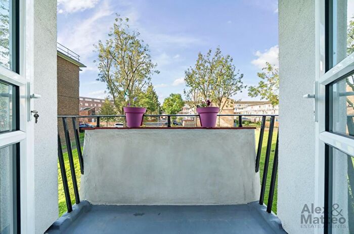 1 Bedroom Flat For Sale In Eveline Lowe Estate, Bermondsey, SE16