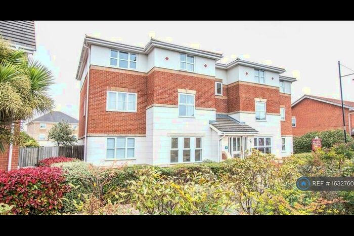 2 Bedroom Flat To Rent In Island Way East, St. Marys Island, Chatham, ME4