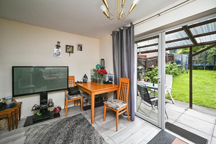 2 Bedroom Semi-Detached House For Sale In Oxford Street, Mansfield, Nottinghamshire, NG18