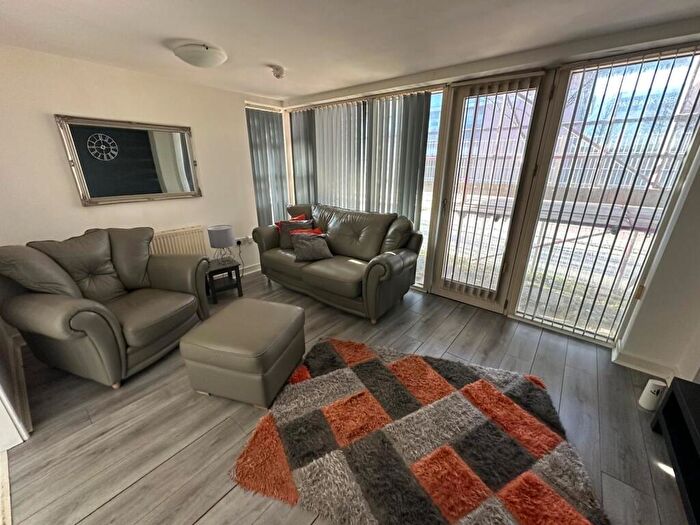 2 Bedroom Apartment To Rent In Royal Quay, L3