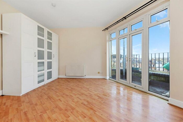 3 Bedroom Flat To Rent In Burnley Road, London, NW10