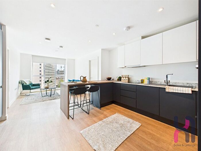 2 Bedroom Flat To Rent In Riverside, Quay Street, Salford, M3