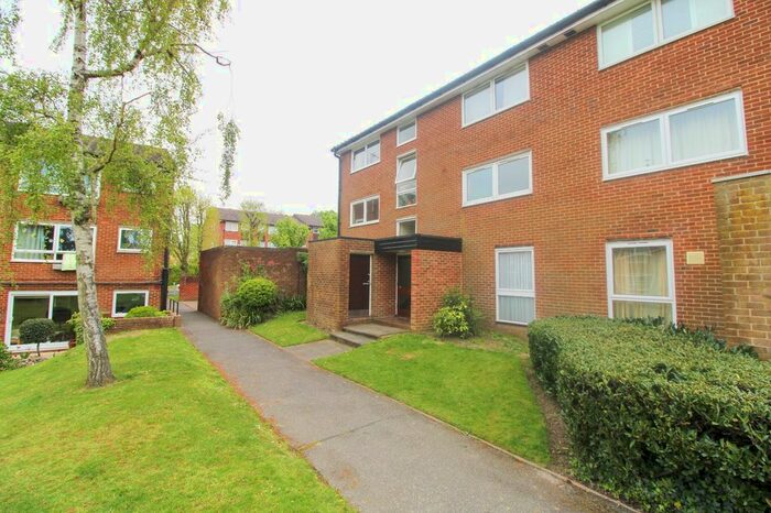1 Bedroom Flat To Rent In Tidenham Gardens, Croydon, CR0