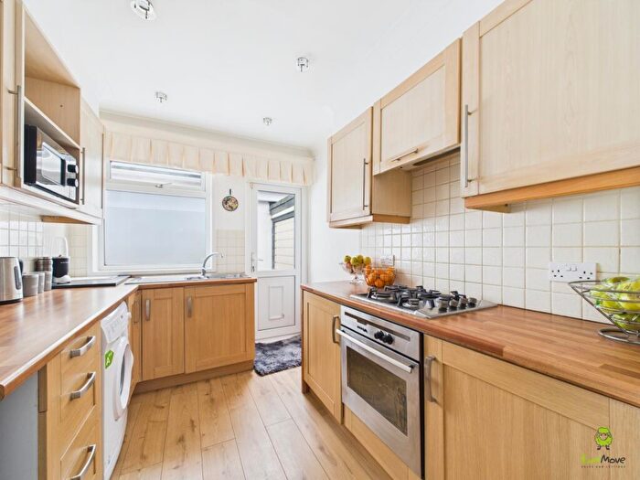 3 Bedroom Semi-Detached Bungalow For Sale In Long Lane, Bexleyheath, DA7