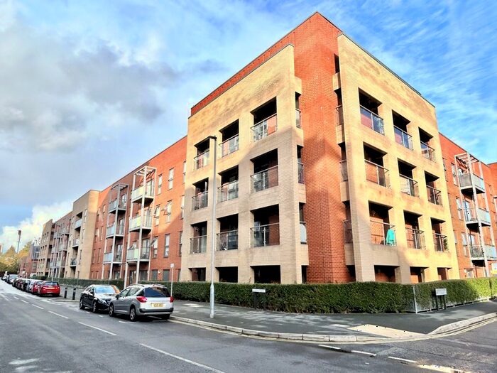 3 Bedroom Flat To Rent In Cross Street, Portsmouth, PO1