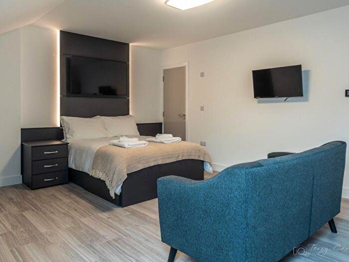 Studio To Rent In - Derrys Villa, Flat, PL4