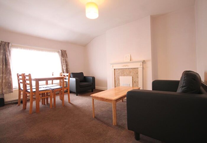 2 Bedroom Flat To Rent In Miranda Road, Archway, N19