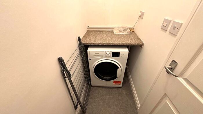 2 Bedroom Flat To Rent In Alfreton Road, NG7