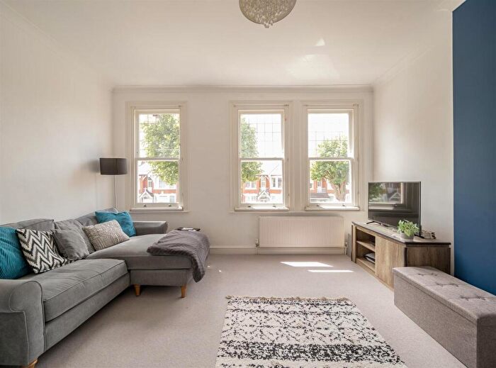 2 Bedroom Apartment For Sale In Teignmouth Road, Mapesbury Conservation Area, NW2